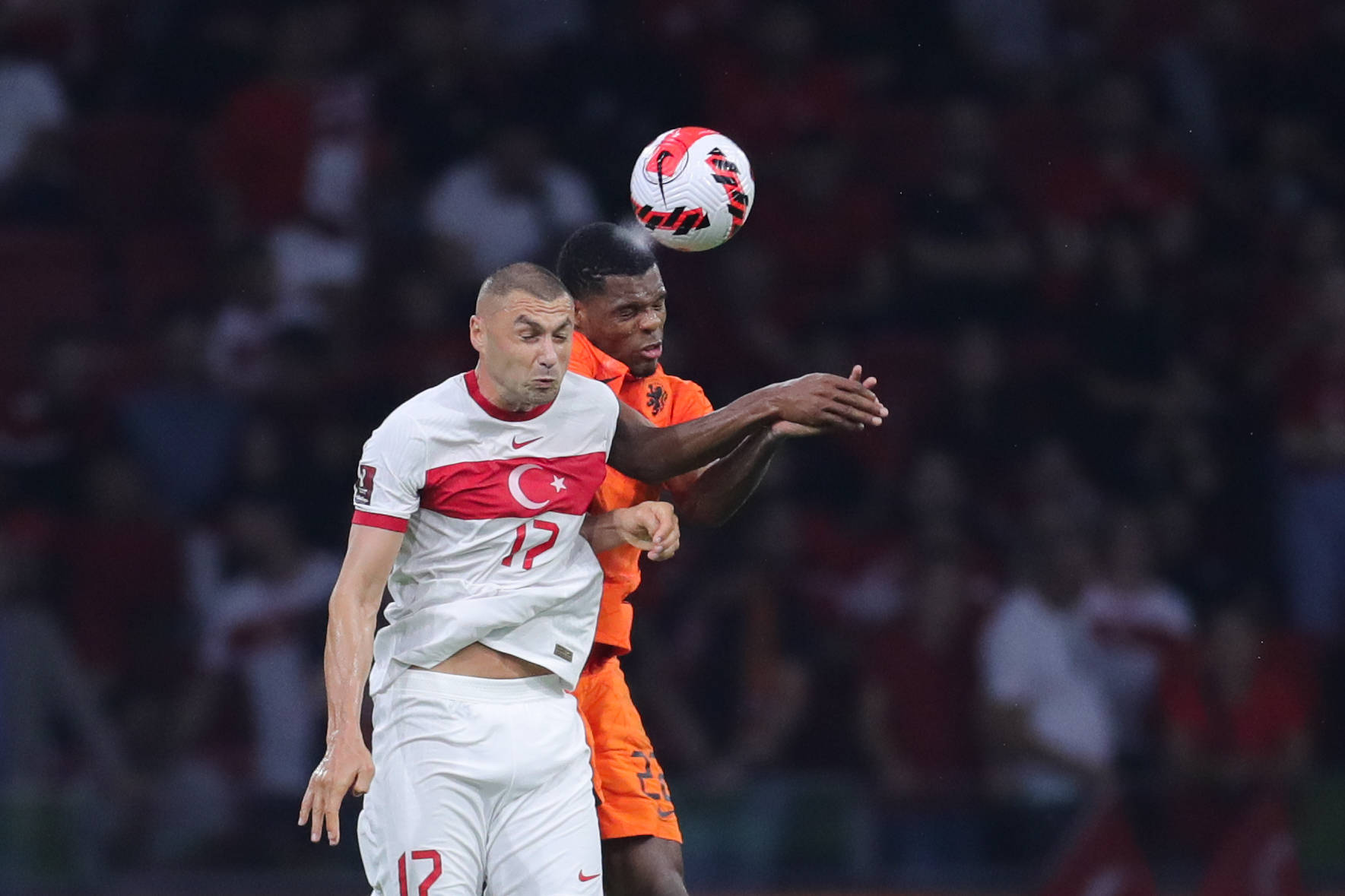 荷兰对土耳其足球比赛